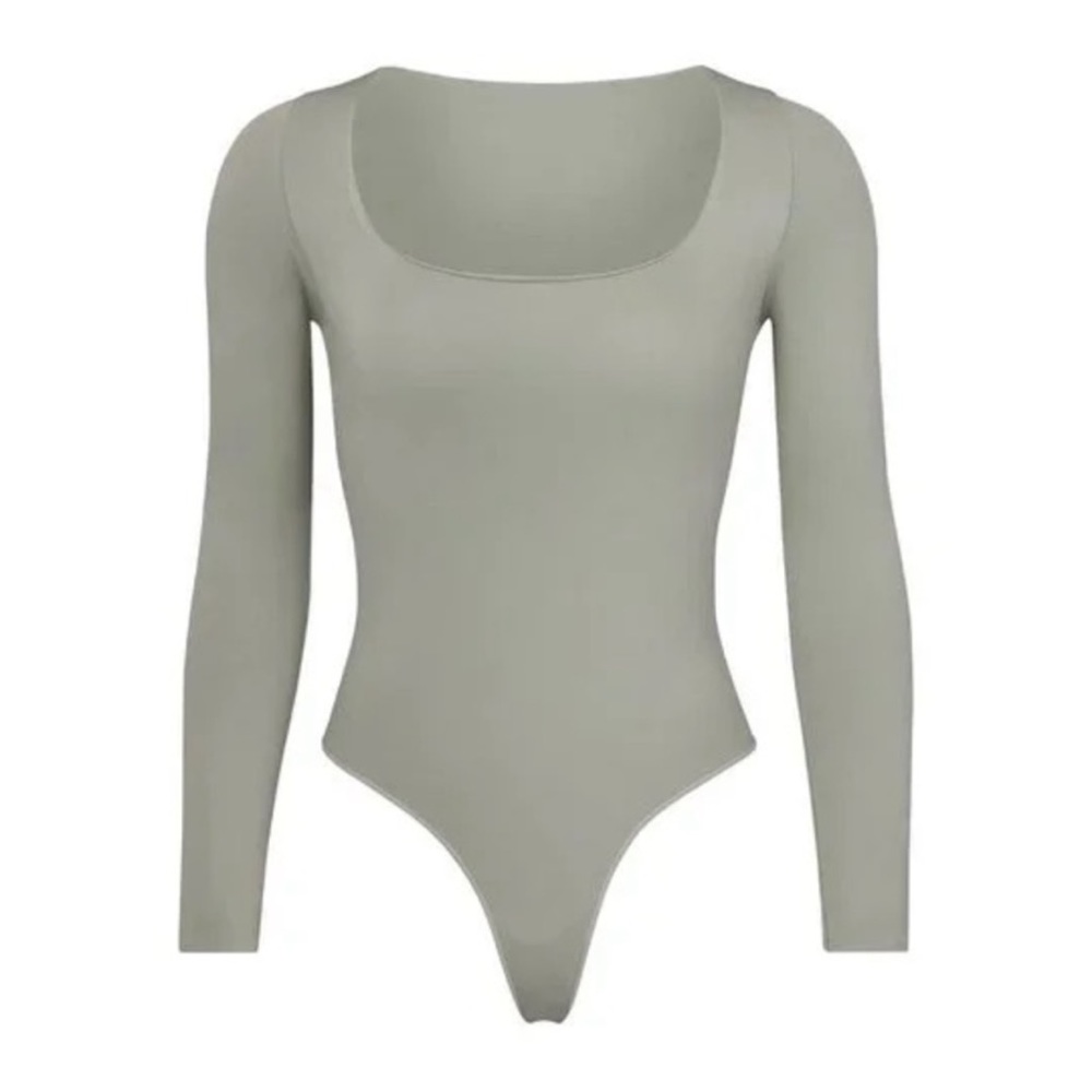 Skims Essential Long Sleeve Scoop Neck Bodysuit Agave B101